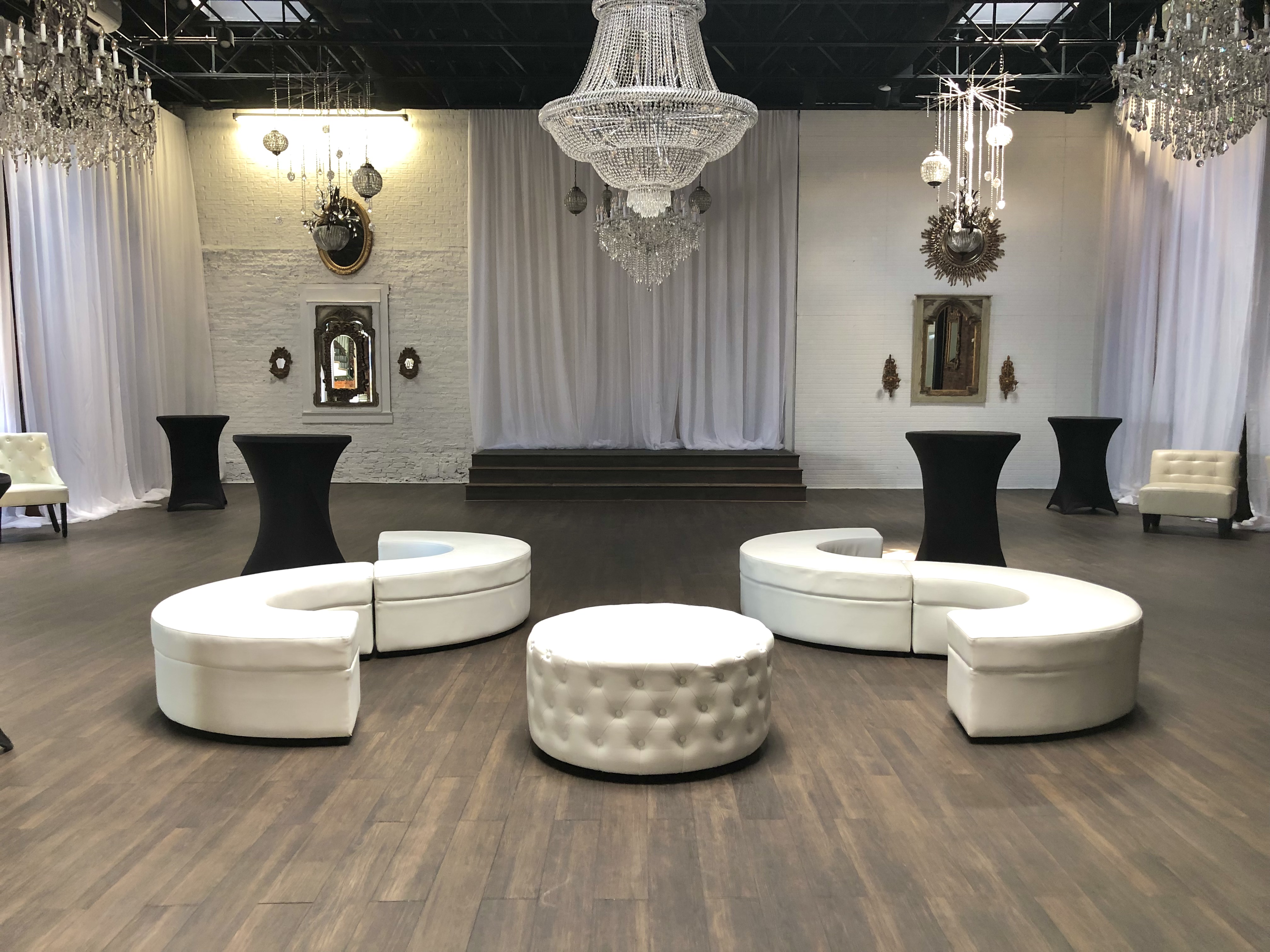 Luxe White Round Diamond Tuft Ottoman - Image 3